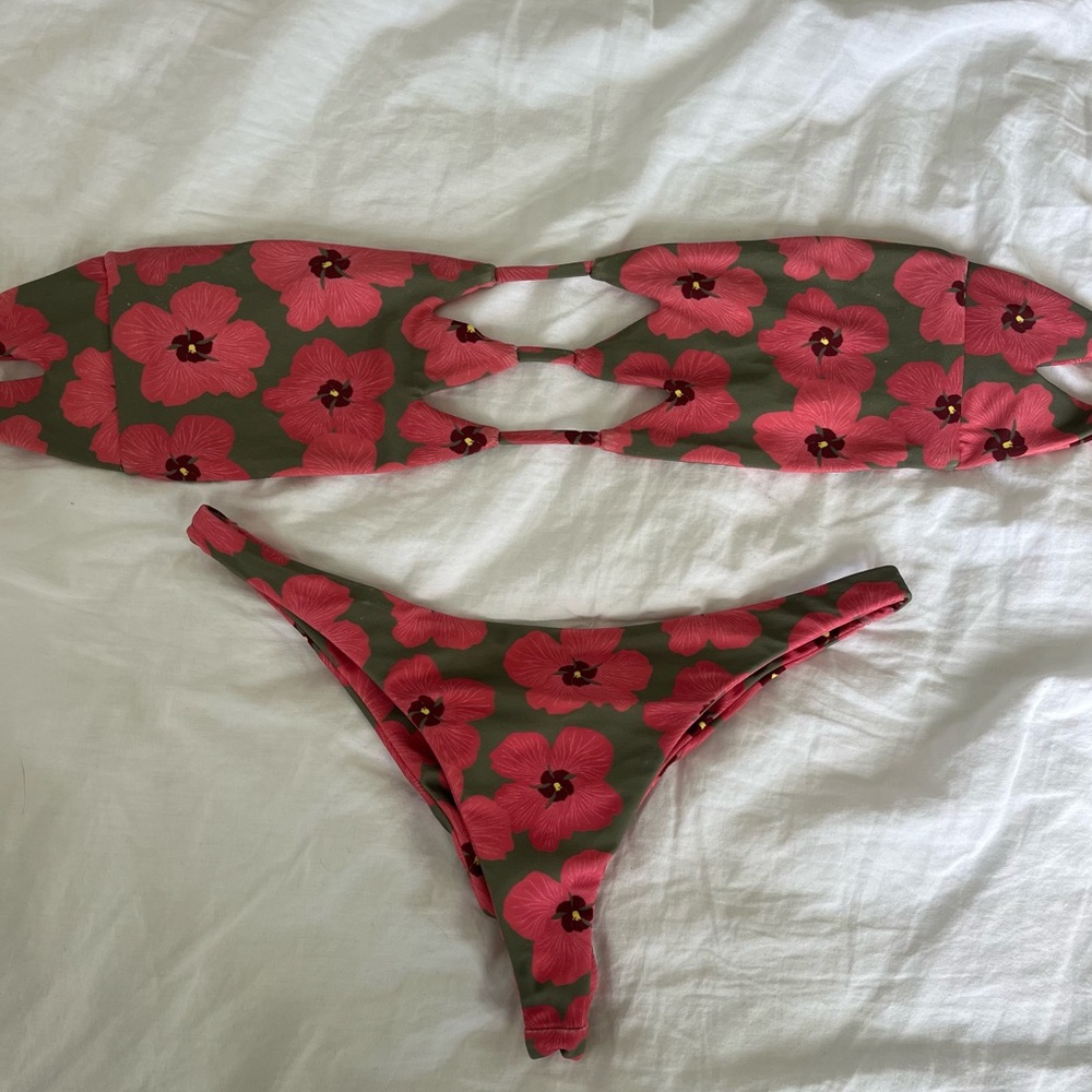 Benoa Hau set